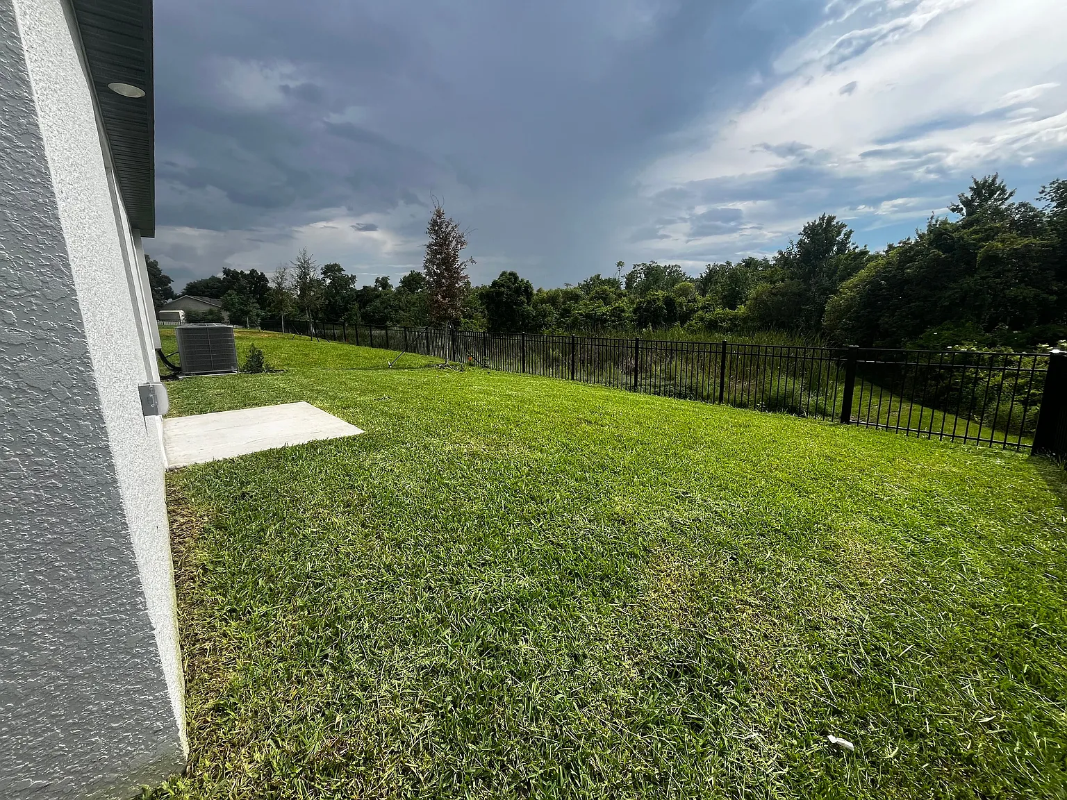3 bed, 2.0 bath, 1429 sqft, $2,145 — Photo 3