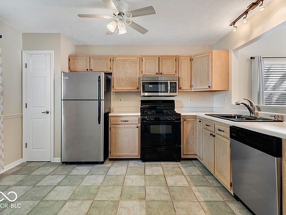 2nd image of 1541 N Parkthorne Dr