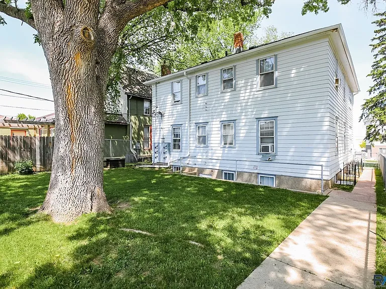 213 S Spring Ave #5 — Photo 2