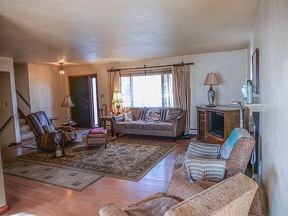 3rd image of 7 Birch Ln