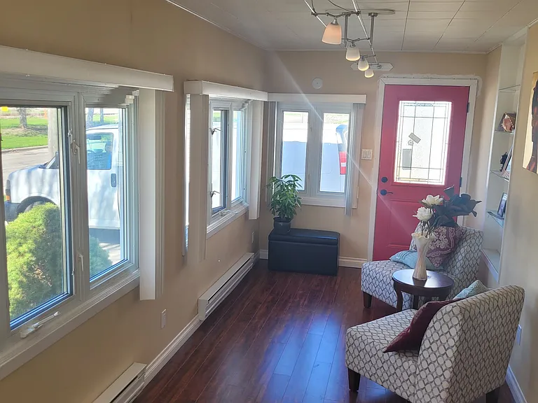 31 Railway Ave — Photo 3