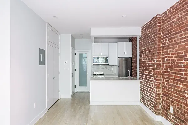 Rented by Sky Management | media 9