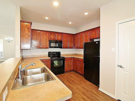 4th image of 5008 Bedfordshire Dr
