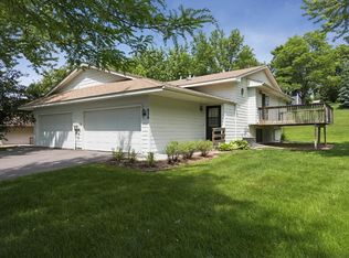 850 Pontiac Ln, Chanhassen, MN 55317