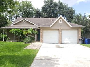 1118 S Bristol Ct, League City, TX 77573