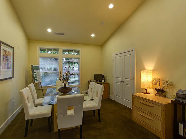 Commons at Hawthorn Village Apartments — Photo 9