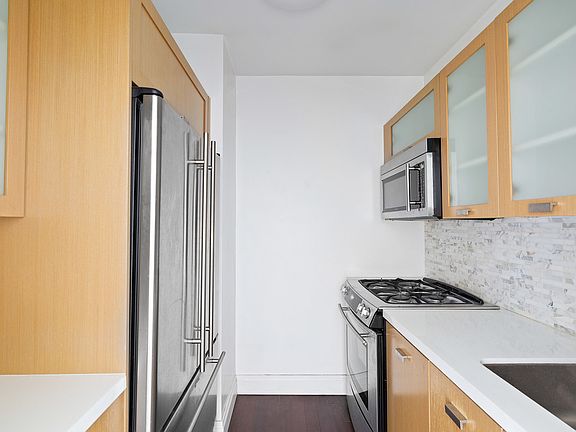 3rd image of 212 E 47th St APT 17D