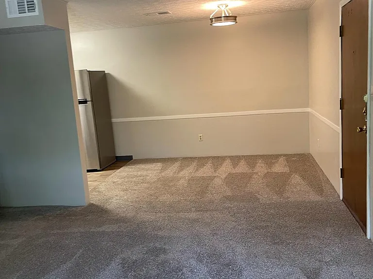 28 Oakhurst Dr #4 — Photo 7