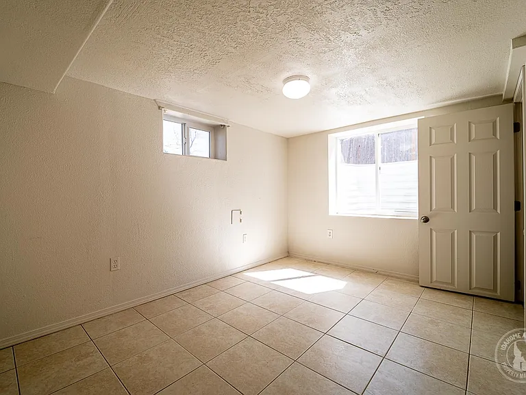MASTER BEDROOM WITH LOTS OF NATURAL LIGHT