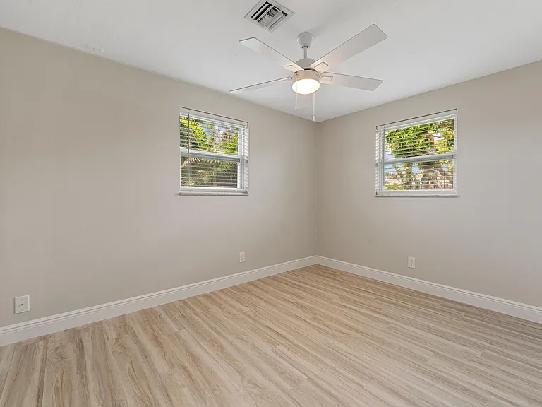 204 Circle E — Photo 33