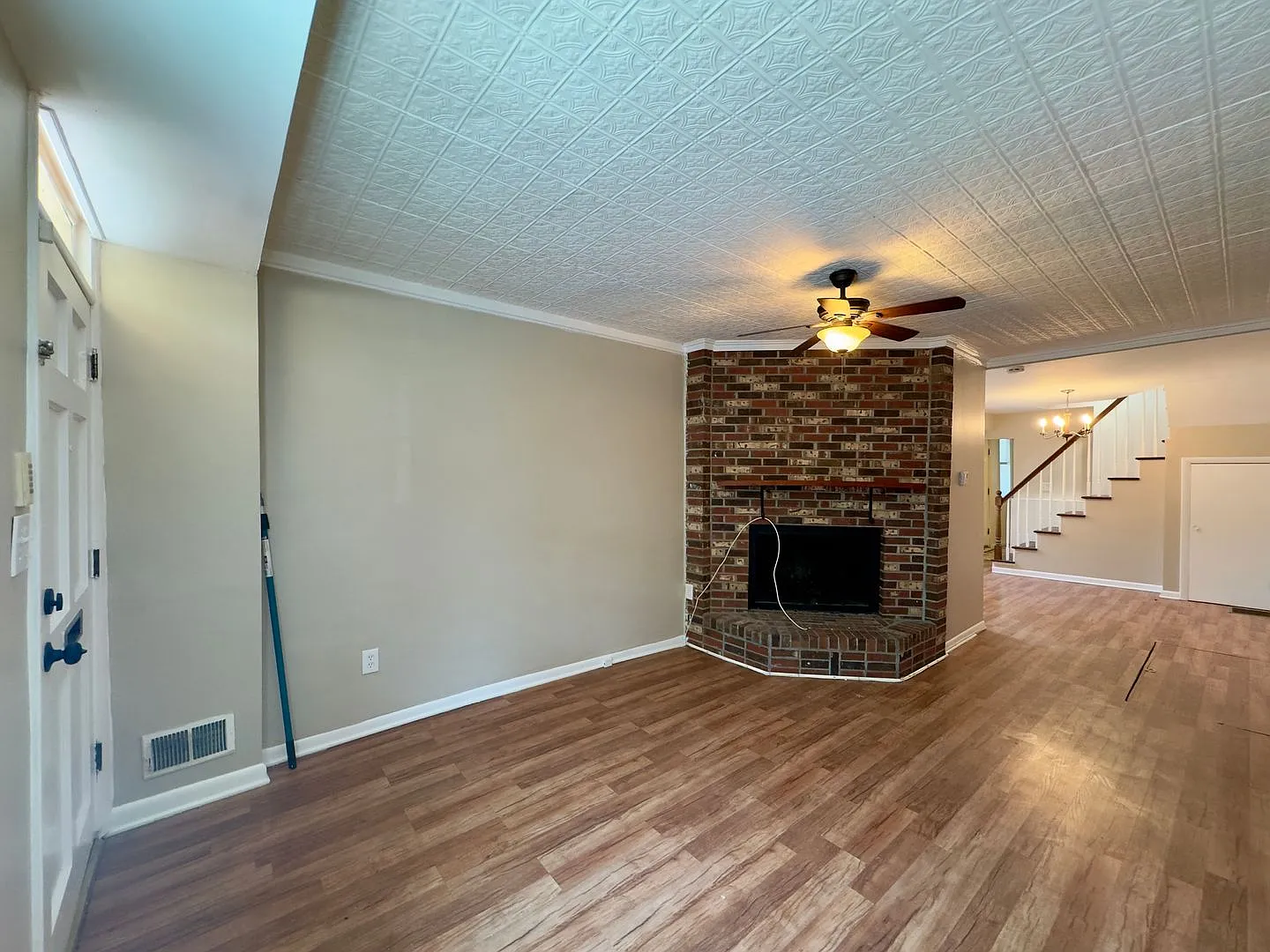 Charming 2 Bedroom/1 Bathroom Townhome in Baltimore, MD! — Photo 3