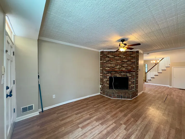678 Melvin Dr — Photo 3
