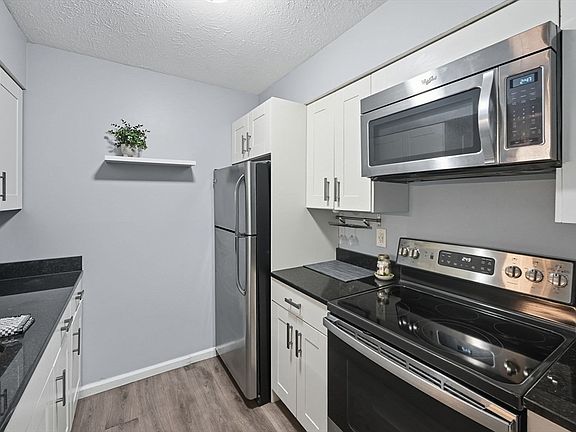 5th image of 36 Steeplechase Ct #B36