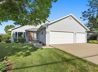 857 Harrison St, Omro, WI 54963
