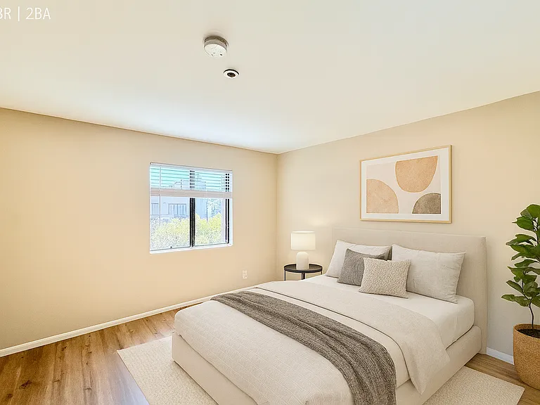 100 N Clark Dr — Photo 6