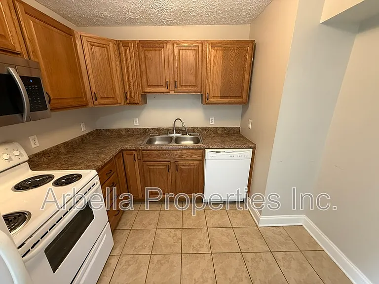 133 Walker St — Photo 8
