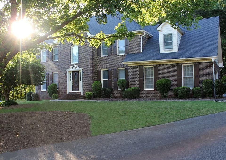 1st image of 2106 Bishop Ct SE