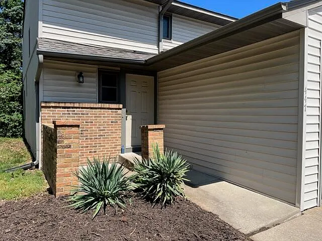 447 Foxfire Dr