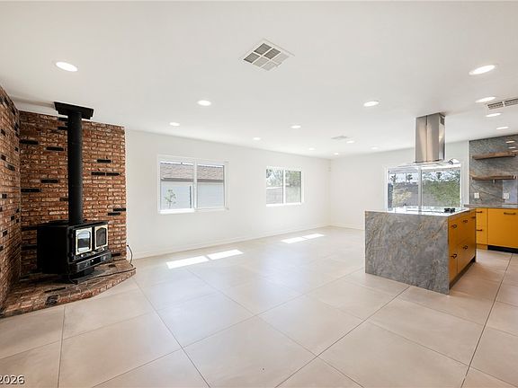 4th image of 4521 Exposition Ave