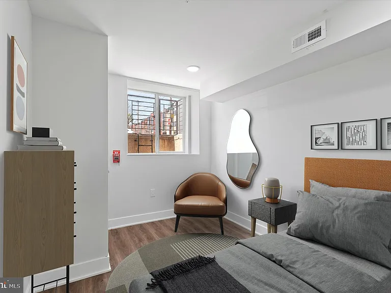 321 W Berks St #1 — Photo 5