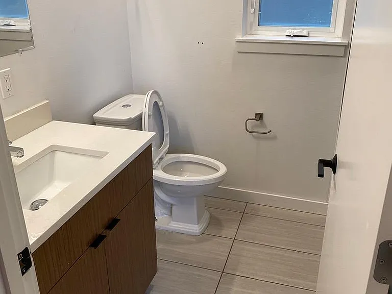 4252 8th Ave NE #101 — Photo 5