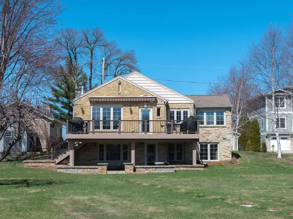 N29W27483 Peninsula DRIVE, Pewaukee, WI 53072