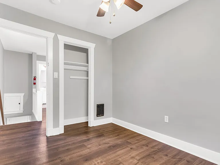 945 Mirror St — Photo 19