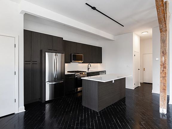 4th image of 190 Berry St #1114D