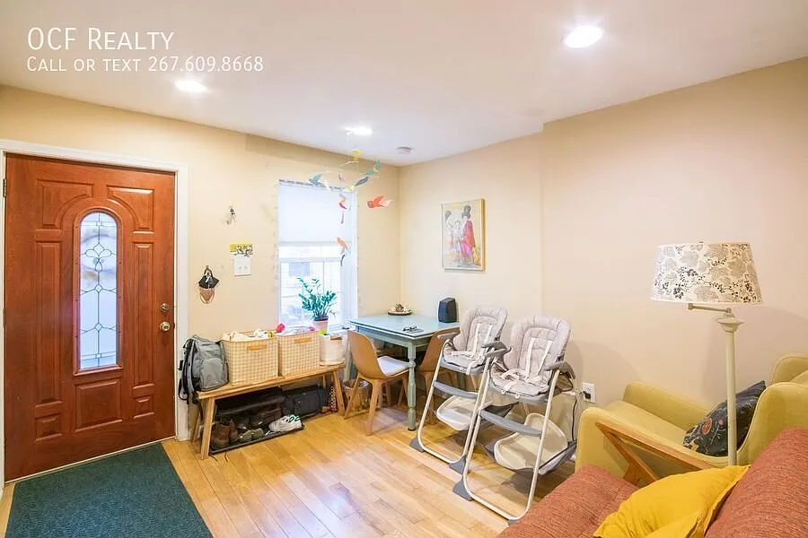 Beautiful Two Bed Graduate Hospital Home — Photo 1