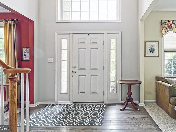 4th image of 4 Wood Lake Ct