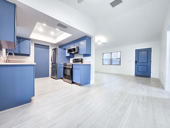 Kitchen & Dining