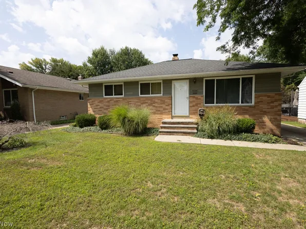 4068 W 219th St, Fairview Park, OH 44126