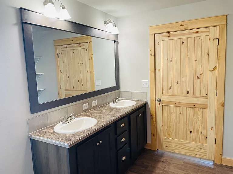 Master bath dual vanity