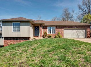 220 Shady Acres Cir, Nixa, MO 65714