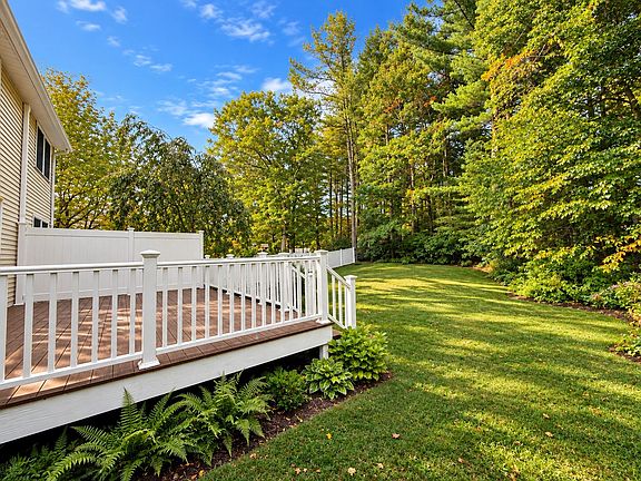 3rd image of 14 Dunvegan Dr