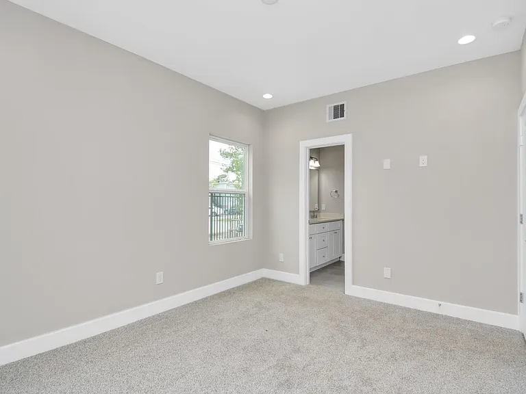 2903 Sherwood Green Ln — Photo 11