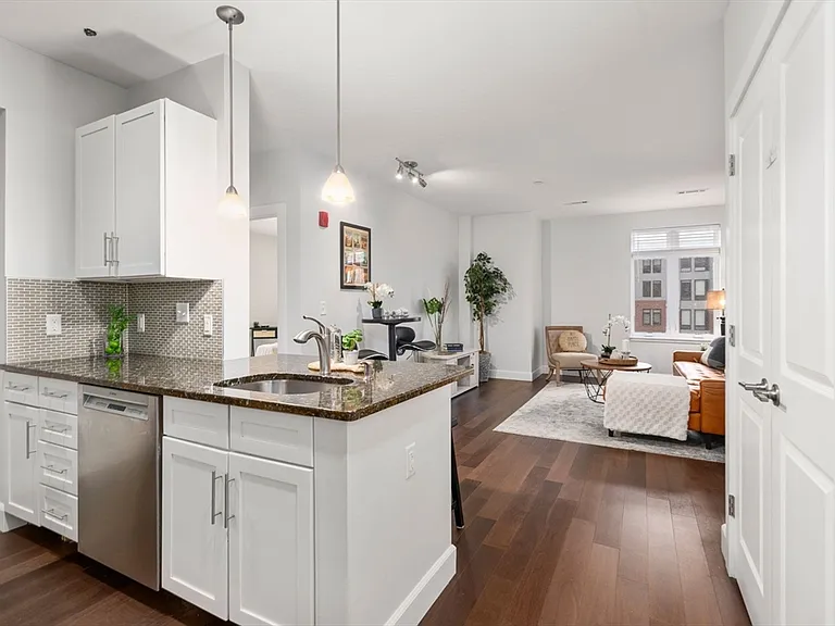 1501 Commonwealth Ave #304 — Photo 3