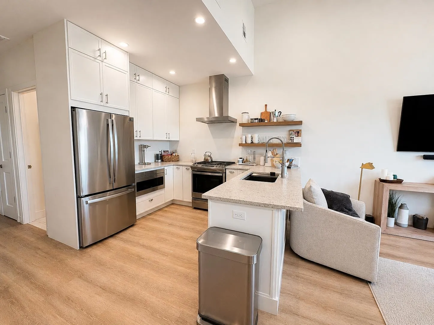 2 bed, 2.0 bath, $4,200 — Photo 4