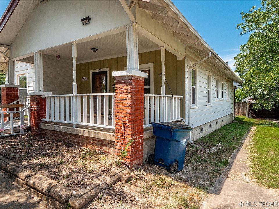 1st image of 909 S 2nd St