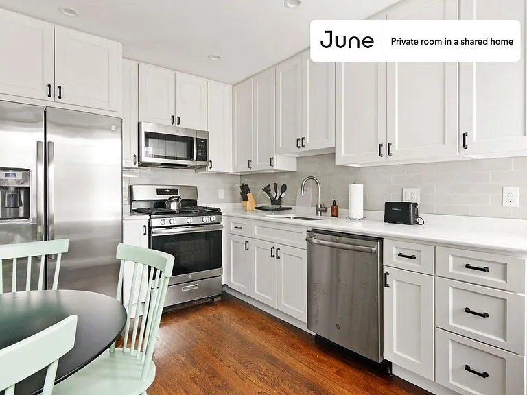490 Washington St #C — Photo 5