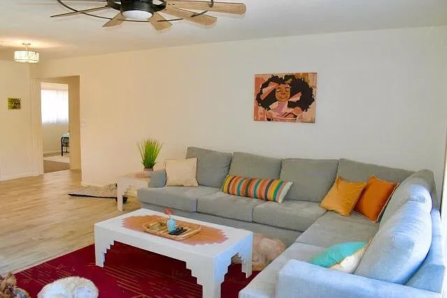 living room - 3918 S Oak St