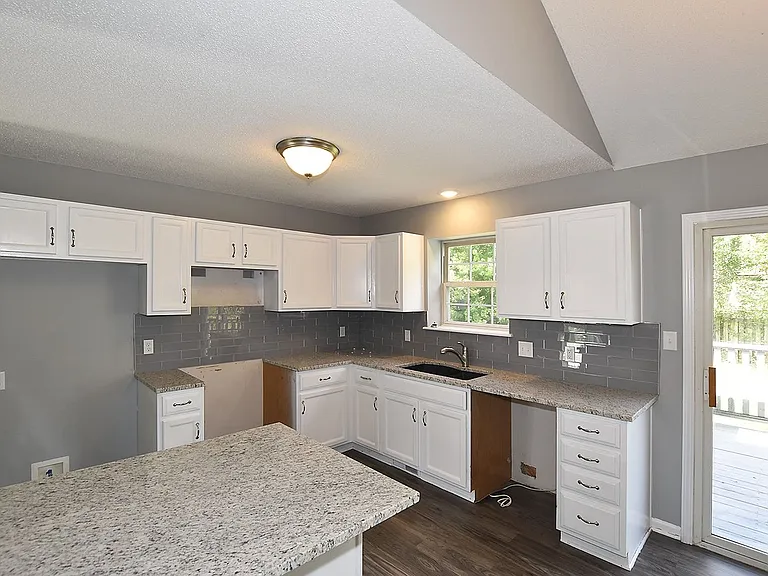 13650 Hunter Dr — Photo 24