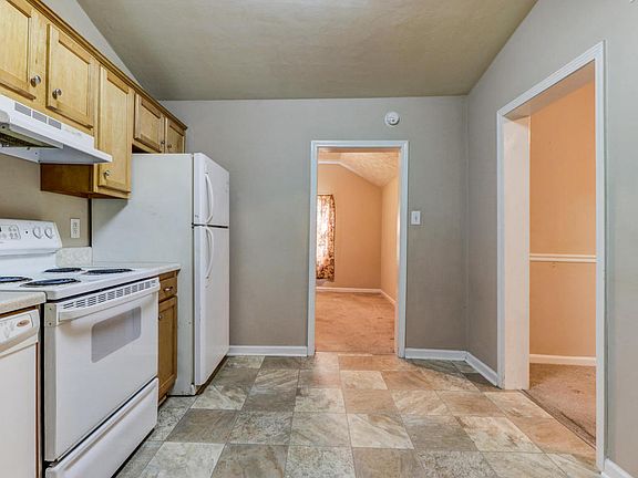 5th image of 1011 Connecticut Ave NE