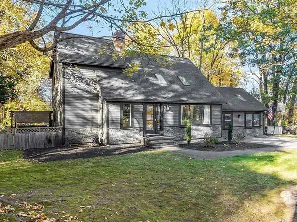 2 Throne Hill Rd, Groton, MA 01450
