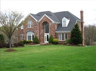 153 Bittersweet Cir, Venetia, PA 15367