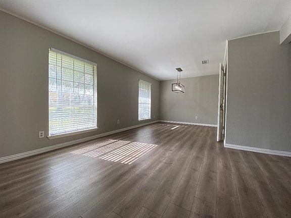 5th image of 2617 Charter Oak Dr