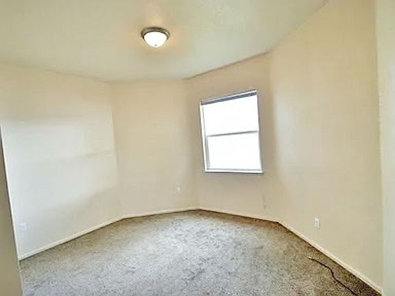 4th image of 904 E Chicago St APT 2