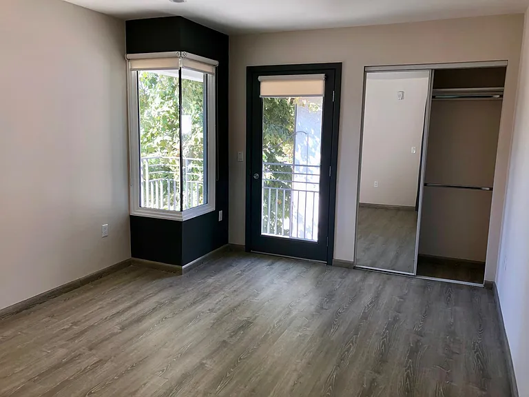6238 Fulton Ave — Photo 10