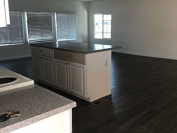 3rd image of 230 N 88th Pl