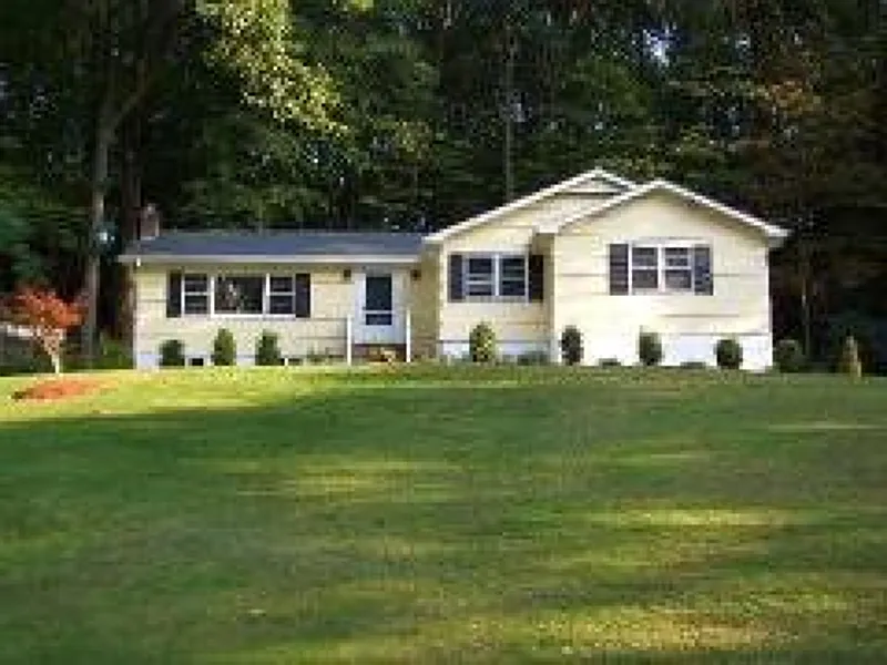 8 Mountainside Dr photo 1